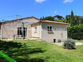 รูปภาพของโรงแรม: villa au calme à l'entrée d'Uzès