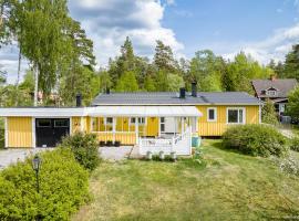 3BDR close to nature a beautiful home LAKE nearby, hotell Uppsalas