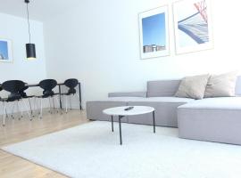 รูปภาพของโรงแรม: Wonderful 2-bed wbalcony in top Frederiksberg location