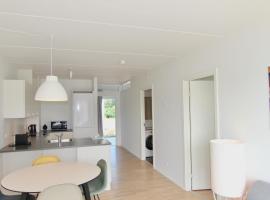 होटल की एक तस्वीर: Great 2-bed wbalcony in Odense Harbour