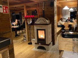 Hotel Almhof, готель у місті Сан-Кандідо