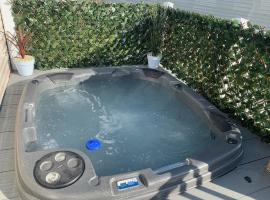 The Wardens Hideaway - Tattershall Lakes Country Park, hôtel à Tattershall