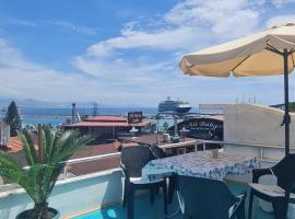 Hotel Foto: sea and mountain view roof terrace central