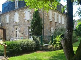 מלון צילום: Grande maison avec jardin, tennis et piscine privés dans le calme dun vieux village lotois