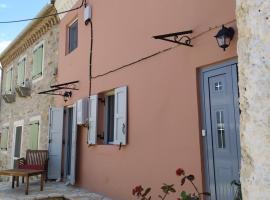호텔 사진: Totolos home in Lazaratika Corfu