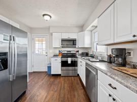 6 Min to Ark, Free Covered Parking, Deck and Grill, hotel v destinaci Williamstown