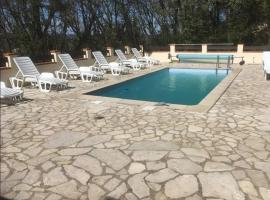 Ξενοδοχείο φωτογραφία: Villa de 6 chambres avec piscine privee jardin clos et wifi a Martignargues