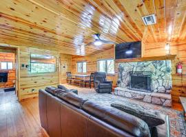 Hike and Snow Play! Creekside Cabin in Payson, hotel v destinaci Payson