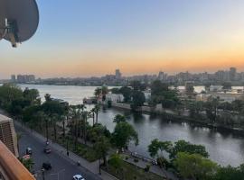 Hotel fotografie: A luxury apartment fully nile view -Downtown Cairo