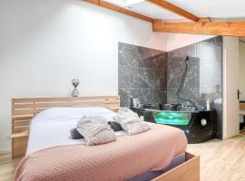 A picture of the hotel: NEW / Belle et Rebelle avec jacuzzi
