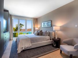 Premium Ocean View Condo with Pool, hotel v destinaci Egmont