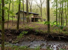 صور الفندق: Secluded Naples Cabin with Deck and Stream Views