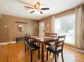 호텔 사진: Cozy Getaway Retreat in Arvada at AllevoHomes