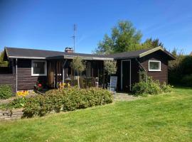 Hotel foto: Cozy Summer House Close To The Water,