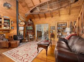 Hotel Photo: Papas Place River Front Cabin By DT Eureka Springs