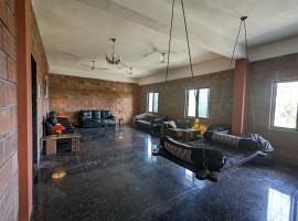 Spacious farmhouse, hotel v destinaci Vikārābād