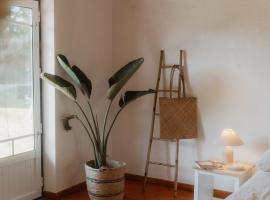 NaNa House Ericeira - Yoga & Surf, hotel v destinaci Santo Isidoro