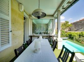 A picture of the hotel: Family house with pool