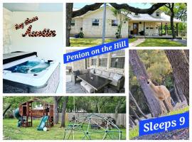 Hotel Foto: Penion on the Hill《 Perfect/Family Getaway