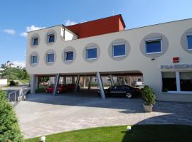 Penzion Royal, hotel in Trenčín