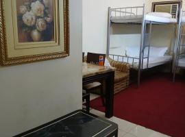 Gambaran Hotel: Capsule Hotels and Hostels