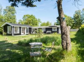 Foto di Hotel: Nice Home In Jgerspris With Kitchen