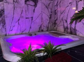 Hotel Photo: Grande suite luxueuse avec jacuzzi & jardin privatif