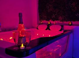 รูปภาพของโรงแรม: Love room: Aux plaisirs des sens jacuzzi privé