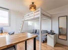 Hotel kuvat: Studio Confortable avec Parking Gratuit - Quelques pas de la gare, cuisine, wifi