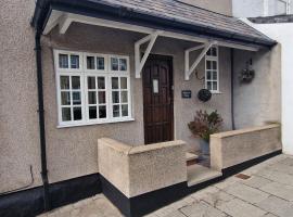 A picture of the hotel: Two bedroom character cottage