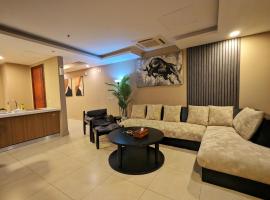 รูปภาพของโรงแรม: Gold Crest Mall Luxury One Bedroom Apartment DHA Lahore