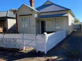 A picture of the hotel: Charming Weatherboard Ballarat