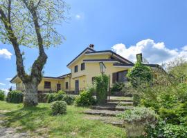 Hotel Foto: Lovely Apartment In Roccamonfina With Kitchen