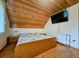 Hotel Photo: Apartment for 3, balcony, nature, close to Bled