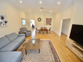 Hotel foto: Elegant Cozy House in Chatswood, Maxi 10 People