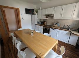 酒店照片: Perfect for Long Stays - 3BR Apt Across from Wels Convention Centre