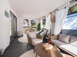 Tiny home Rubi in Oaza Mira resort, hotel in Drage