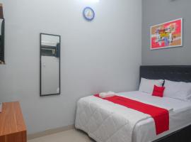 Фотография гостиницы: RedDoorz Near Dr Oen Solo Baru Hospital