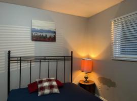 Hotel foto: Private Room in a Great Location at King George Boulevard, Surrey- Walk to Restaurants, Shopping, Transit KG1