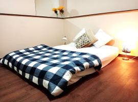 호텔 사진: Beautiful Comfy & Relaxed Private Room in Walkout Basement in a Great Location C4