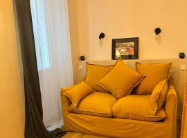 A picture of the hotel: Petite chambre cosy
