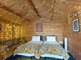 Pilgrims of the Goddess, Hotel in Glastonbury