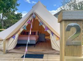 Greystones Glamping - Tent 2,位于格雷斯通的酒店