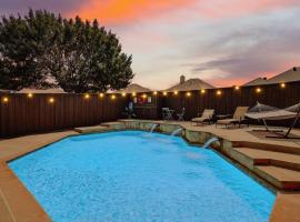 ホテル写真: Luxe Retreat-5BR Oasis with sparkling pool & gaming