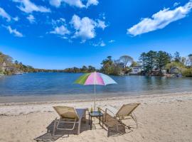 מלון צילום: Modern Cape Cod Cottage on Private Pond with Beach