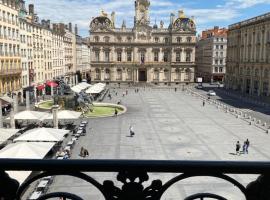 Hotel Photo: Vue Place des Terreaux-4 Voyageurs