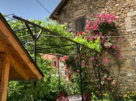 Guest House Ulaj, viešbutis mieste Vusanje