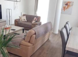 Foto do Hotel: 3 bedrooms apartement with furnished terrace and wifi at Cureghem Anderlecht