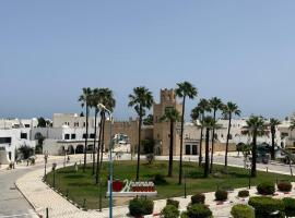 Charmant Bungalow avec Vue Panoramique sur le Port de Kantaoui à Sousse, viešbutis Suse