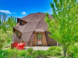 ホテル写真: Geodesic Dome House 18 Acres on Baraboo River!